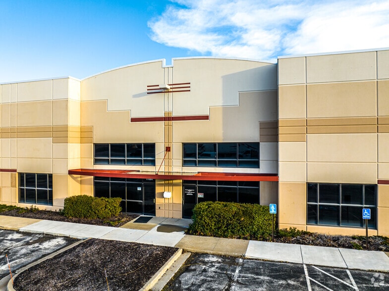 11036-11064 Strang Line Rd, Lenexa, KS for lease - Building Photo - Image 2 of 4