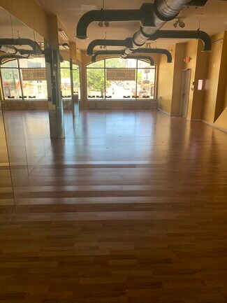 Plus de détails pour 244 Mulberry St, Newark, NJ - Commerce de détail à louer