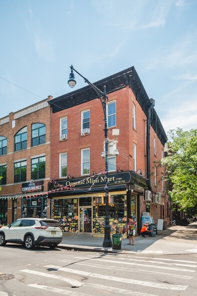 320 Myrtle Ave, Brooklyn, NY for lease - Building Photo - Image 2 of 12