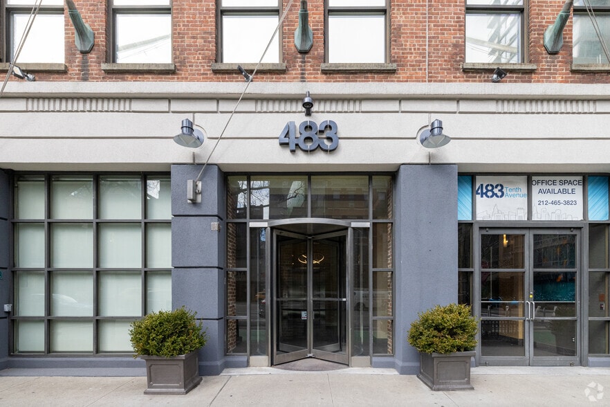 483 Tenth Ave, New York, NY for lease - Building Photo - Image 2 of 8
