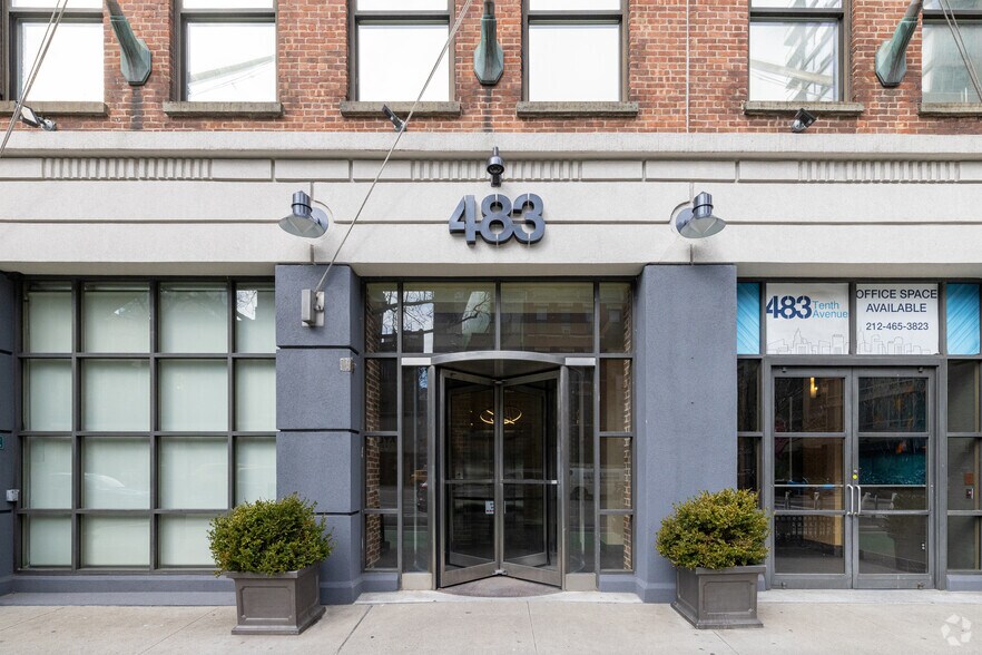 483 Tenth Ave, New York, NY à louer - Photo du bâtiment - Image 2 de 8