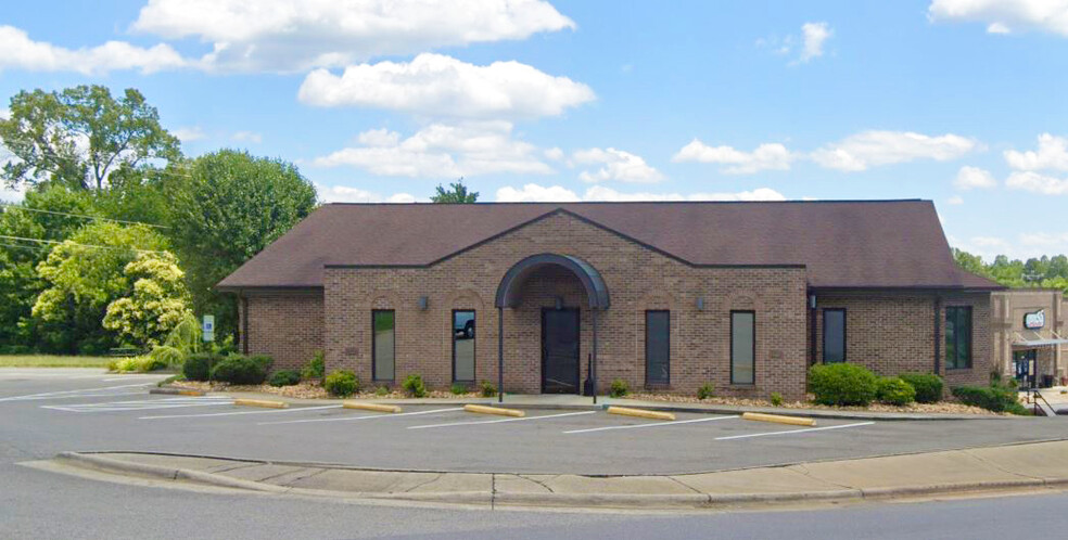 1007 Rockford, Mount Airy, NC for lease - Building Photo - Image 1 of 1