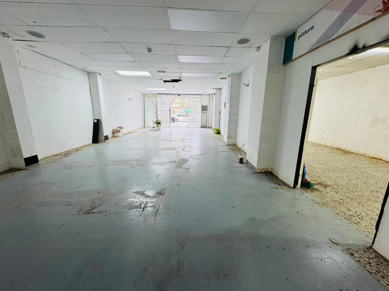 Retail in Montcada i Reixac, Barcelona for lease Primary Photo- Image 1 of 3
