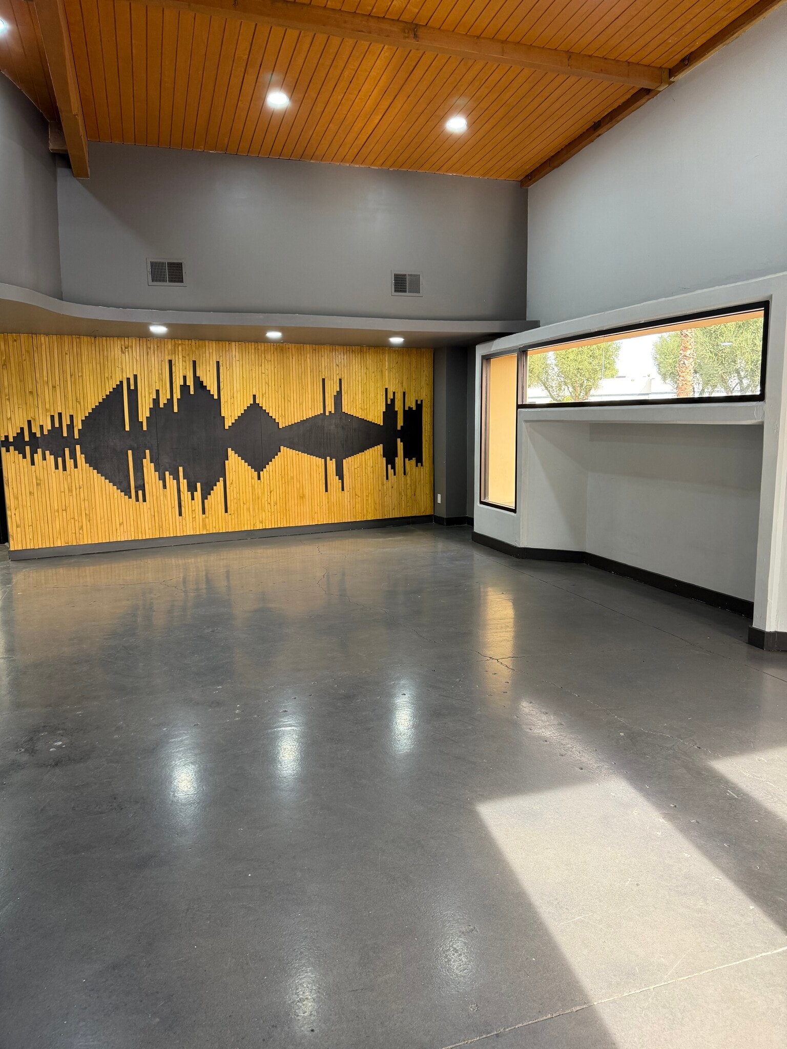 3301-3331 W Catalina Dr, Phoenix, AZ for lease Interior Photo- Image 1 of 10