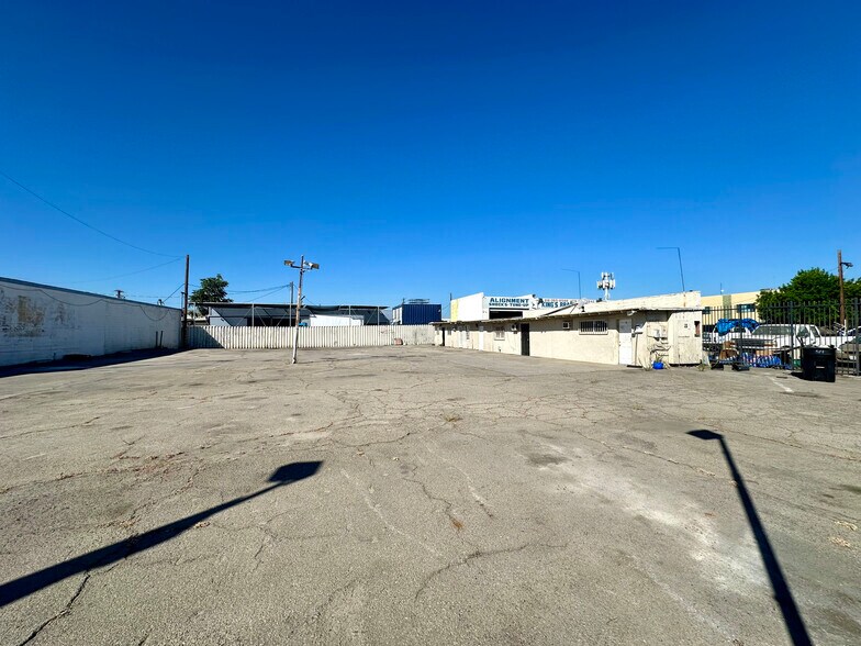 514 Glenoaks Blvd, San Fernando, CA à louer - Photo principale - Image 1 de 12