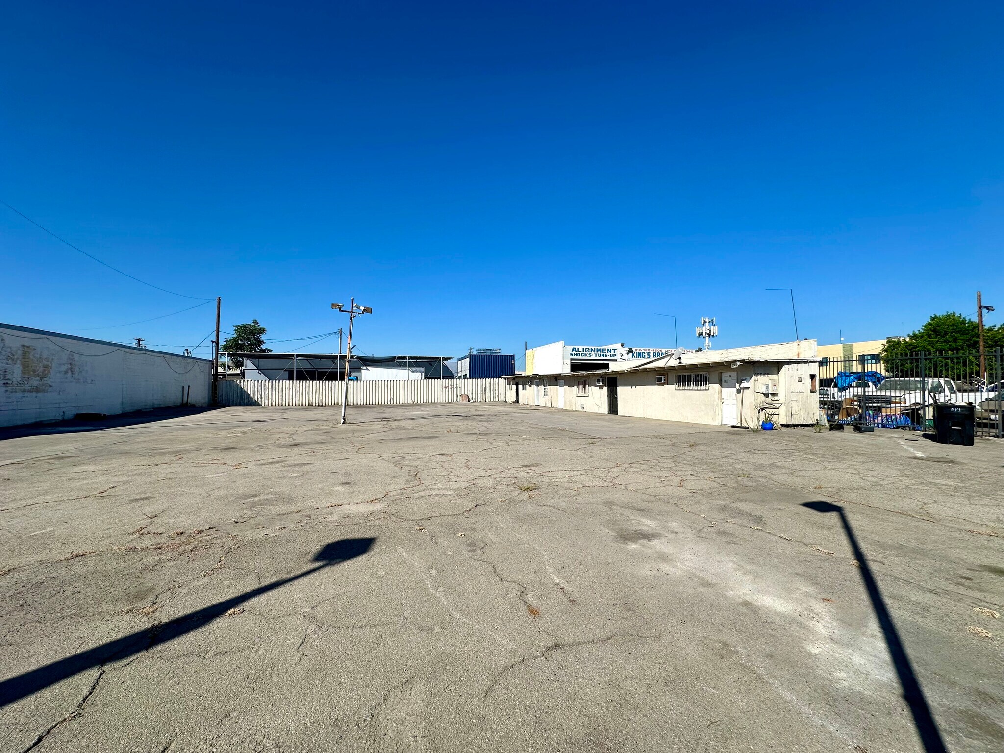 514 Glenoaks Blvd, San Fernando, CA à louer Photo principale- Image 1 de 13