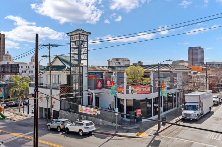 686 N Spring St, Los Angeles, CA à louer - Photo du bâtiment - Image 1 de 7