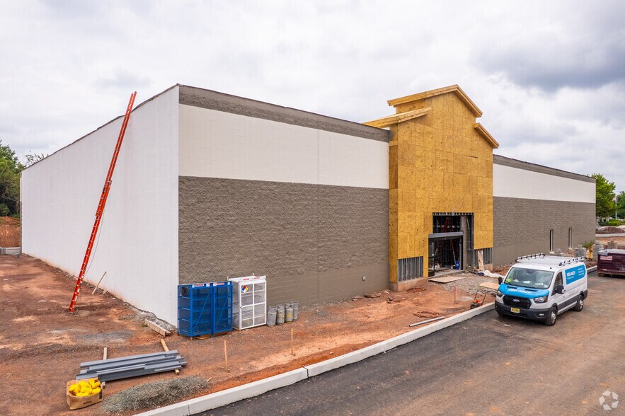 36 W Ridge Pike, Limerick, PA for lease - Primary Photo - Image 1 of 8