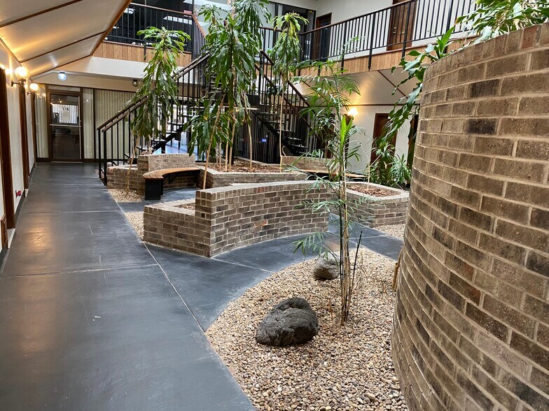 1900 N Macarthur Blvd, Oklahoma City, OK à vendre - Photo du bâtiment - Image 3 de 19