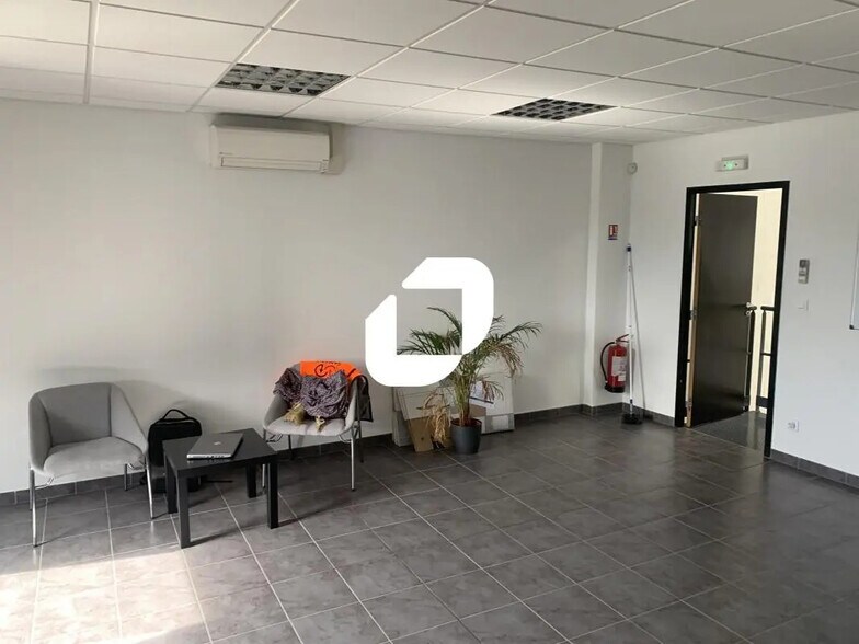 Bureau dans Saint-Priest à louer - Photo intérieure - Image 2 de 17