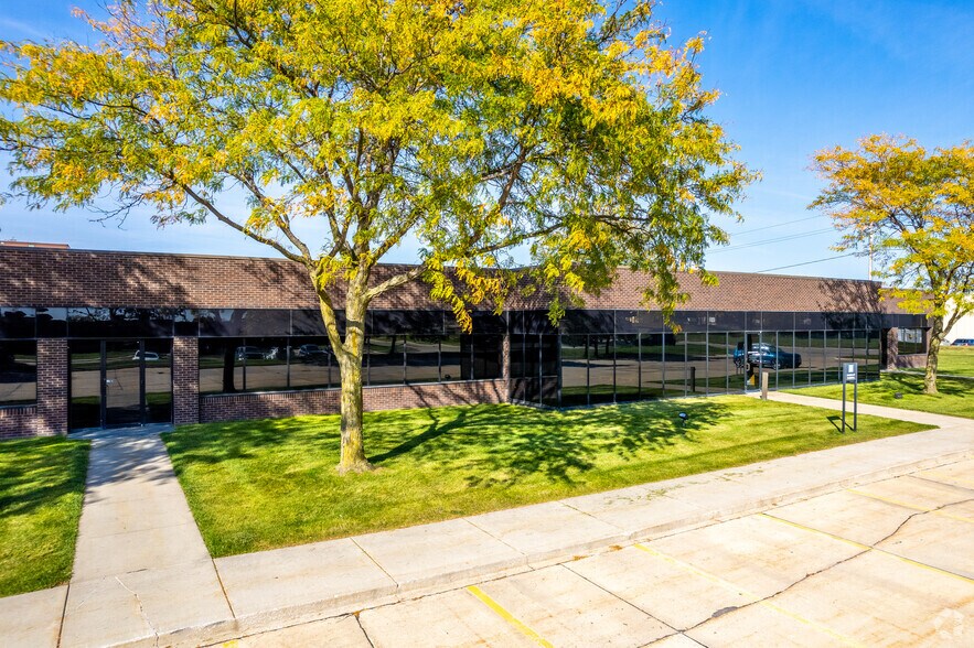 4500-4570 114th St, Urbandale, IA à louer - Photo du bâtiment - Image 1 de 5