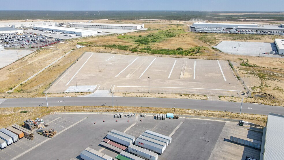 1120 Reuthinger Pkwy, Laredo, TX à louer - Photo du bâtiment - Image 3 de 8