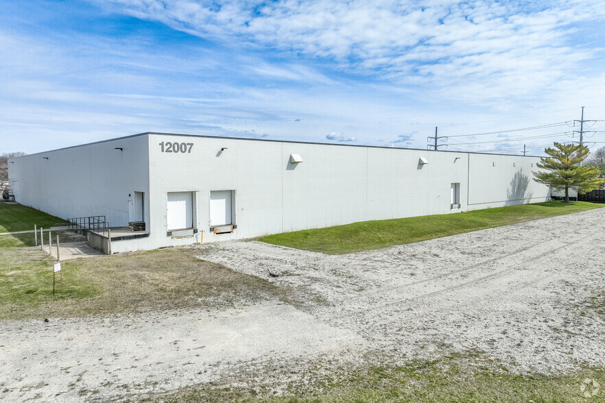 12007 Smith Dr, Huntley, IL for lease - Building Photo - Image 3 of 5