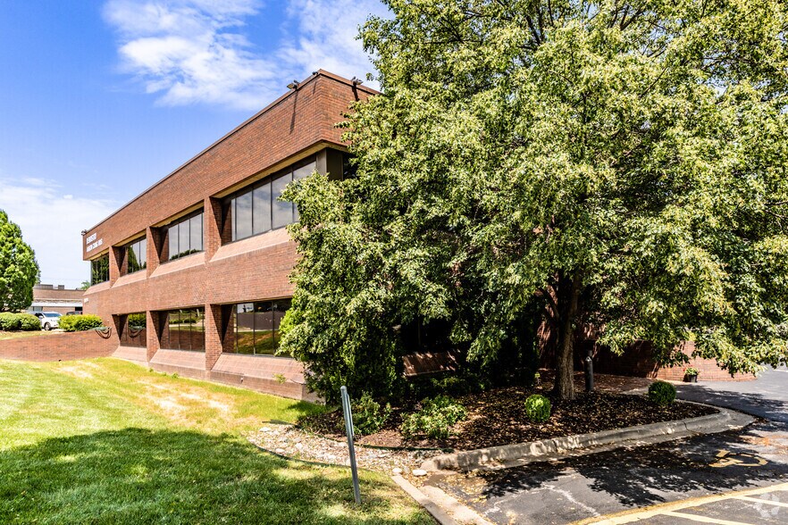 11775 W 112th St, Overland Park, KS à louer - Photo du bâtiment - Image 3 de 16
