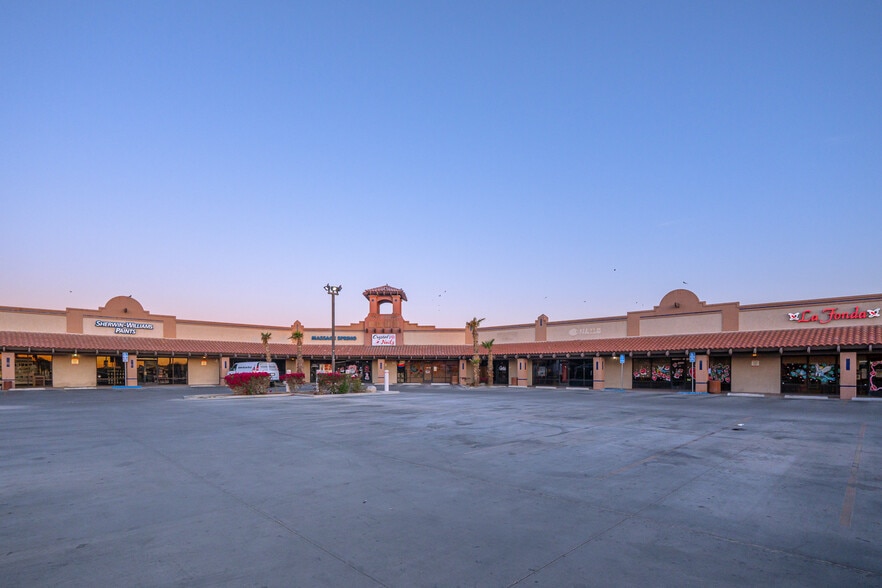 1950 S 4th St, El Centro, CA à vendre - Photo du bâtiment - Image 2 de 27