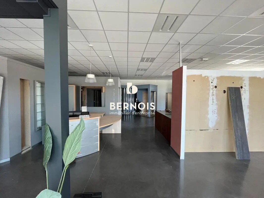 Office in Brignoles for lease Interior Photo- Image 1 of 4