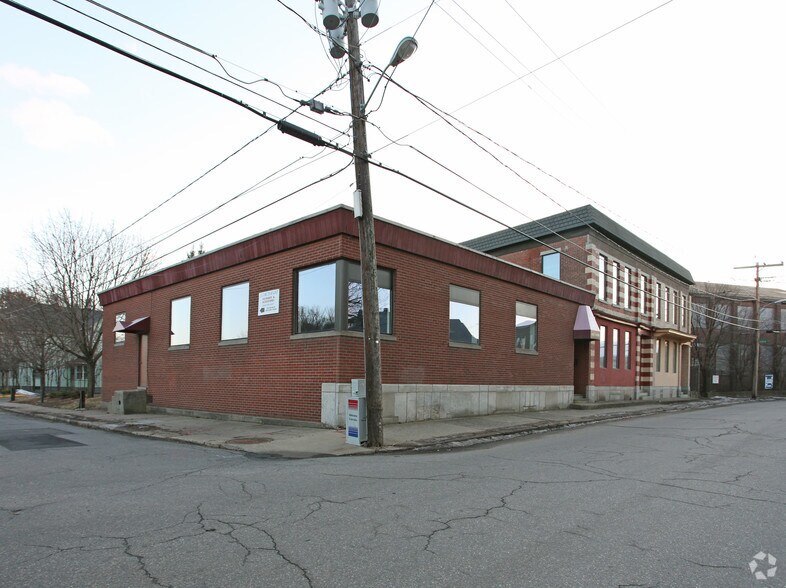 126 Franklin St, Torrington, CT à vendre - Photo du bâtiment - Image 2 de 12