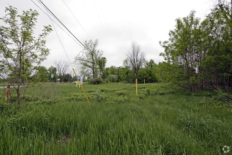 61321 W 8 Mile Rd, South Lyon, MI à vendre - Photo du bâtiment - Image 3 de 3