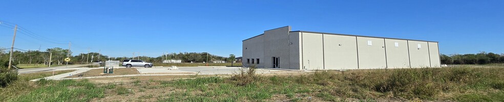 320 E Olive St, League City, TX for lease - Building Photo - Image 2 of 12