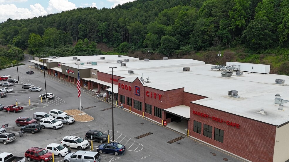 568 E Main St, Independence, VA à louer - Photo du bâtiment - Image 3 de 18