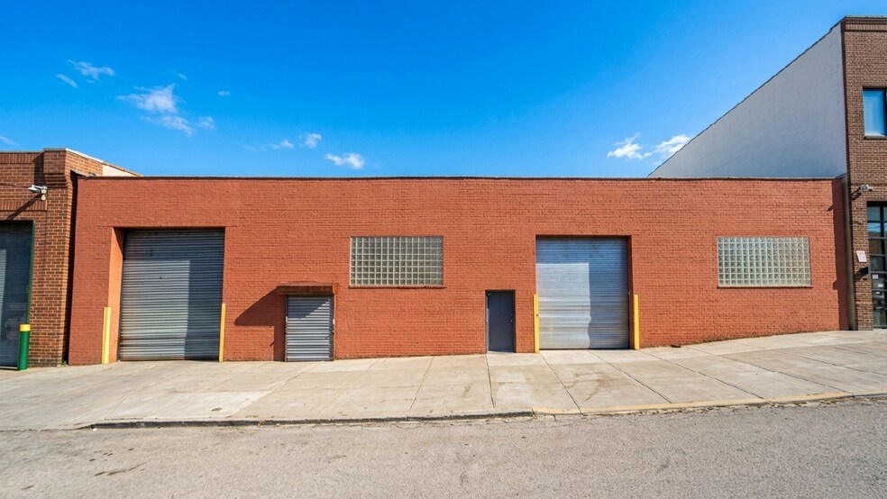 41-18 Berrian Blvd, Astoria, NY à vendre - Photo du bâtiment - Image 3 de 5