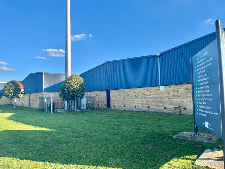 Liddall Way, West Drayton à louer - Photo du bâtiment - Image 2 de 3