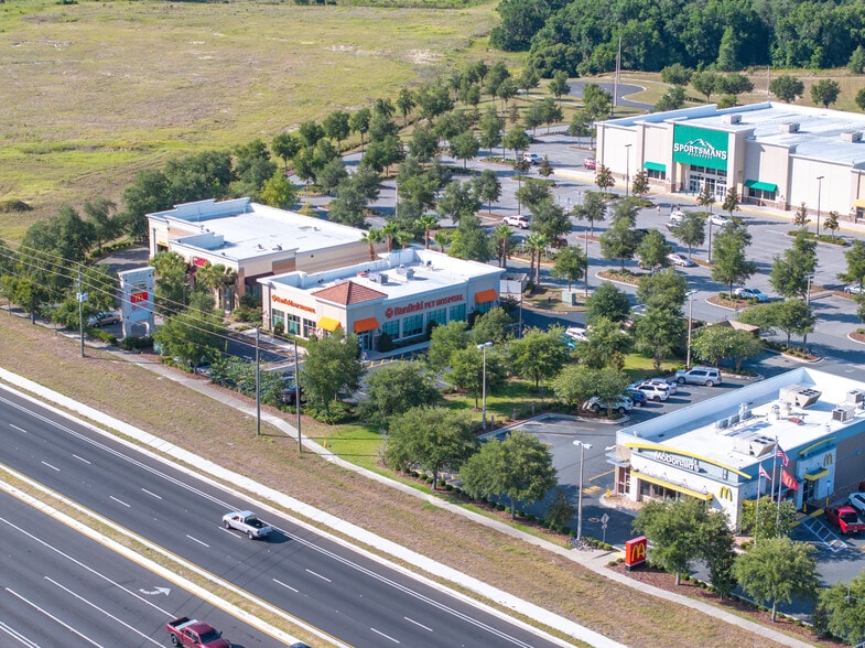 480-504 N Highway 441, Lady Lake, FL à louer - Photo du bâtiment - Image 3 de 9