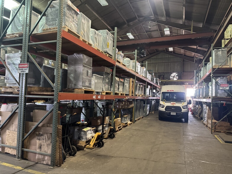 131 Akron St, Lindenhurst, NY for sale - Interior Photo - Image 2 of 5