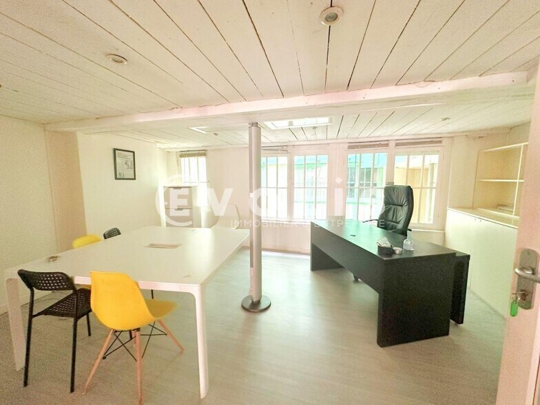 24 Rue Latour, Bordeaux for sale - Interior Photo - Image 2 of 5