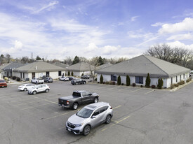 Woodridge Office/Retail Complex - Services immobiliers commerciaux