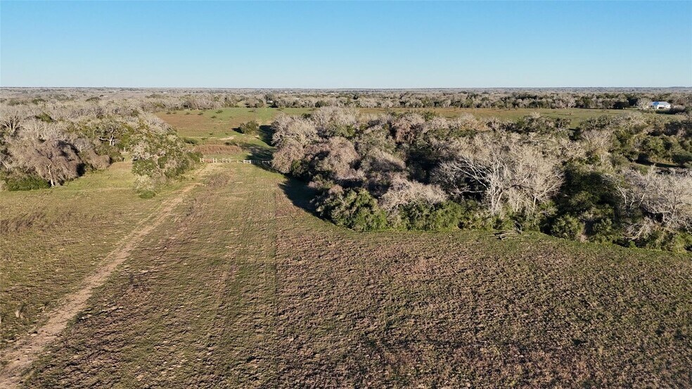 2455 US 77, Hallettsville, TX for sale - Building Photo - Image 2 of 19