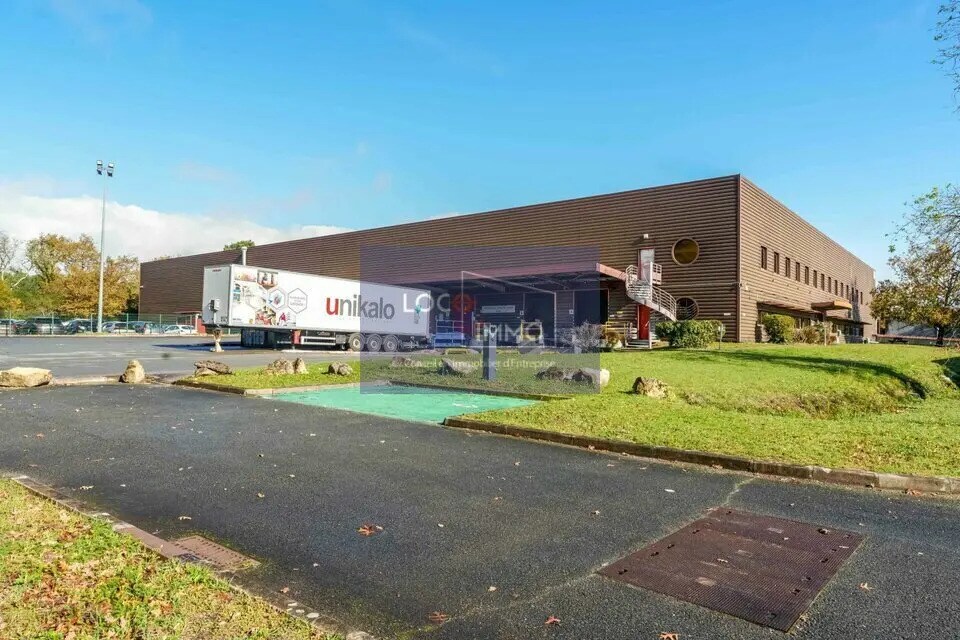 Industrial in Canéjan for lease Building Photo- Image 1 of 8