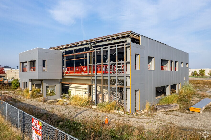 10 Vice Regent Blvd, Toronto, ON à vendre - Photo du bâtiment - Image 3 de 22