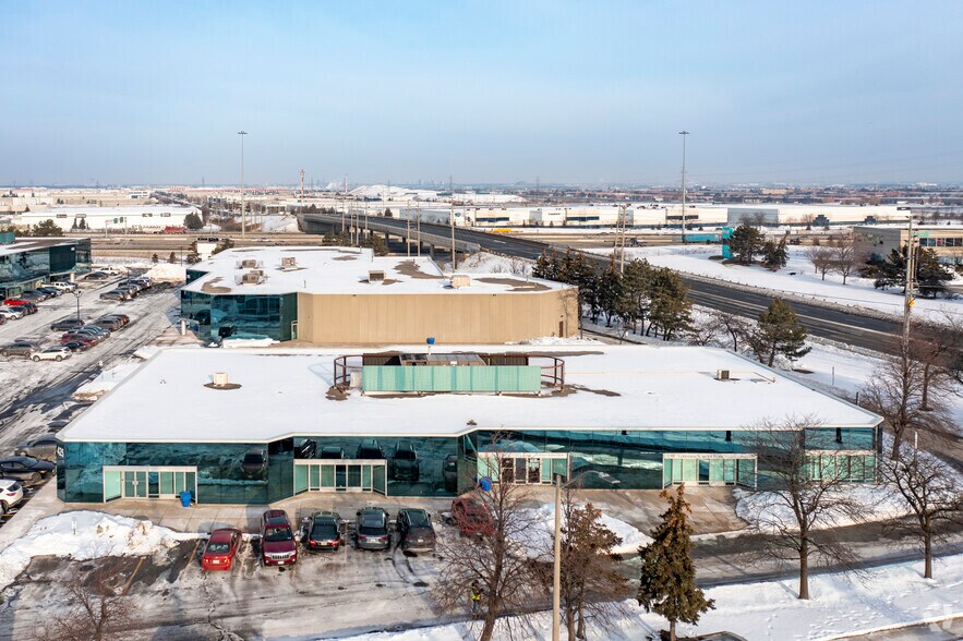 425 Britannia Rd E, Mississauga, ON à louer - Photo du bâtiment - Image 2 de 3