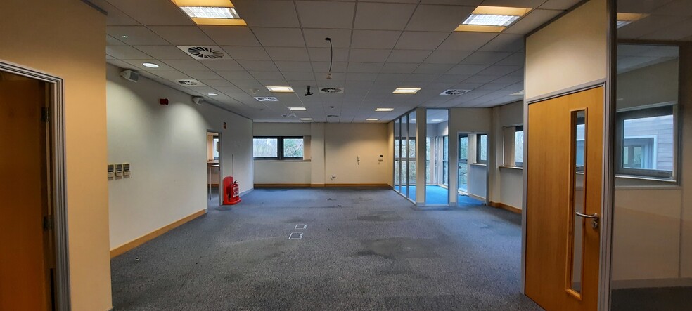 Wildwood Dr, Worcester for lease - Interior Photo - Image 3 of 7