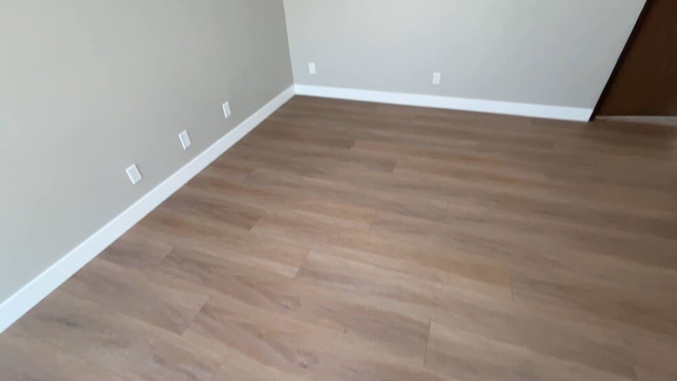 10741 Sherman Way, Sun Valley, CA for lease - Commercial Listing Video - Image 2 of 4