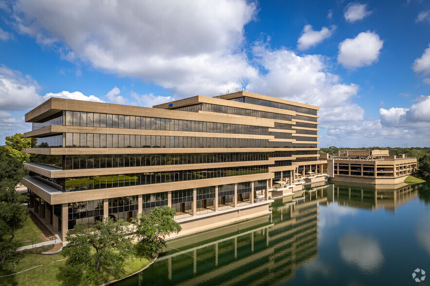 14141 Southwest Fwy, Sugar Land, TX for lease - Building Photo - Image 2 of 7