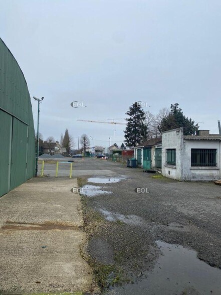 Industrial in Santeny for lease - Building Photo - Image 3 of 6