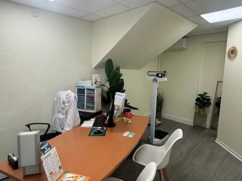 Office in Castries for lease - Building Photo - Image 3 of 6