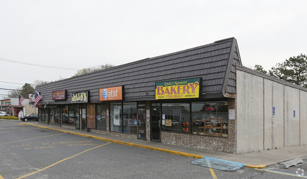 709-717 Medford Ave, Patchogue, NY à vendre - Photo du bâtiment - Image 3 de 8