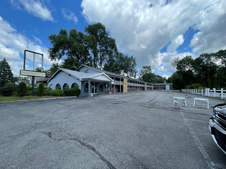 1579 Central Ave, Colonie, NY for lease - Building Photo - Image 2 of 8