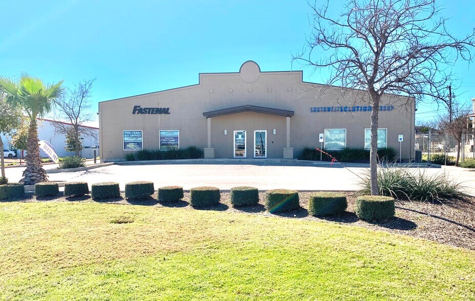 15002 Tradesman, San Antonio, TX à louer - Photo du bâtiment - Image 3 de 12