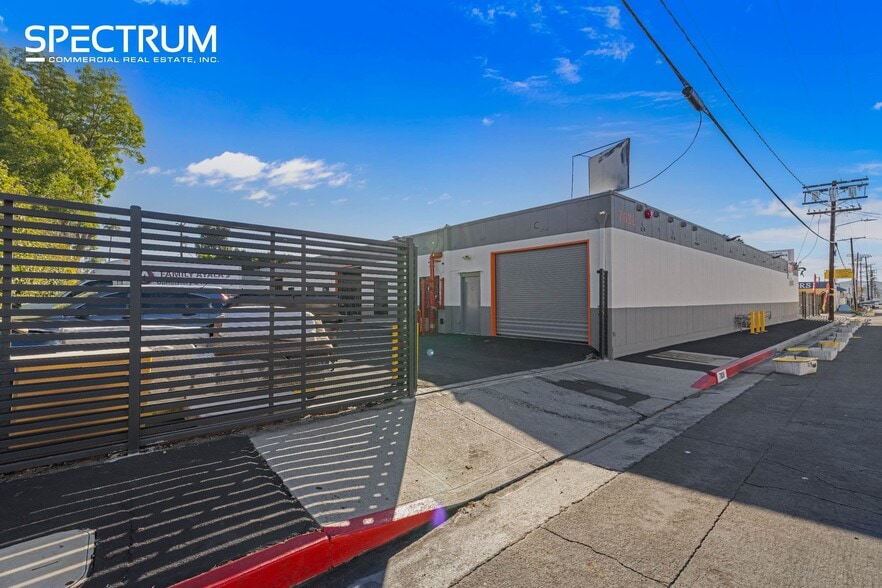 7638 Deering Ave, Canoga Park, CA for sale - Building Photo - Image 3 of 11