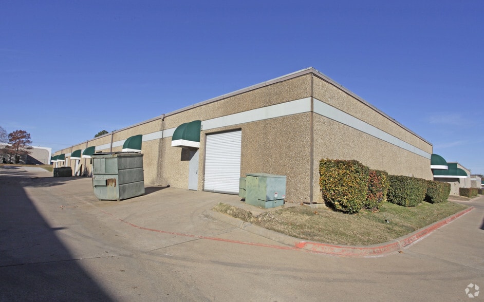 1225 E Corporate Dr, Arlington, TX for lease - Building Photo - Image 2 of 2