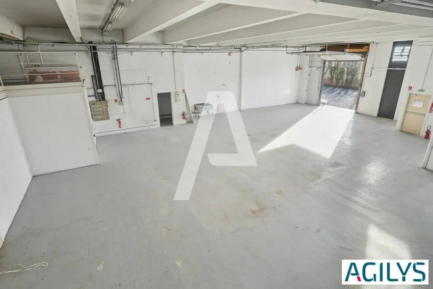 Flex in Rungis for lease - Interior Photo - Image 3 of 8