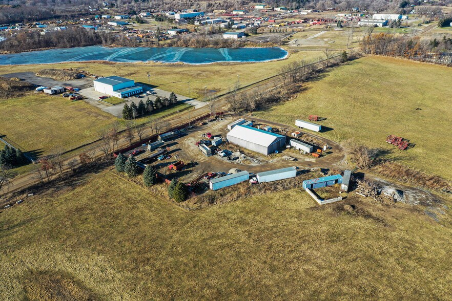 3427 Childs Lake Rd, Milford, MI à vendre - Photo du bâtiment - Image 3 de 15
