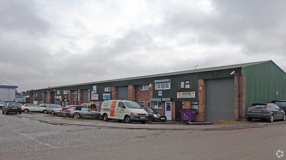 Grovebury Rd, Leighton Buzzard à louer - Photo du bâtiment - Image 2 de 3