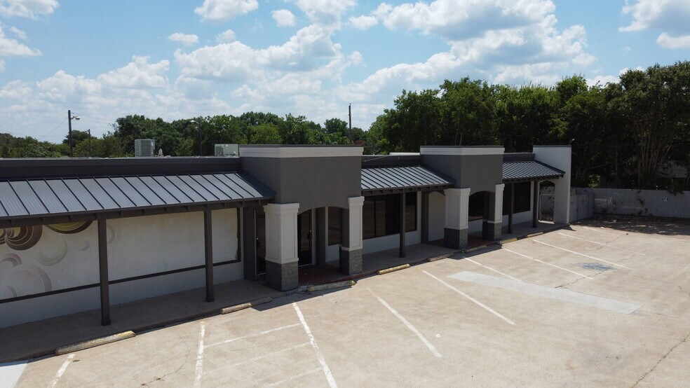 202 W Center St, Duncanville, TX à louer - Photo du bâtiment - Image 3 de 10