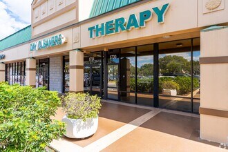 6702-6900 N University Dr, Tamarac, FL à louer Photo du bâtiment- Image 2 de 13