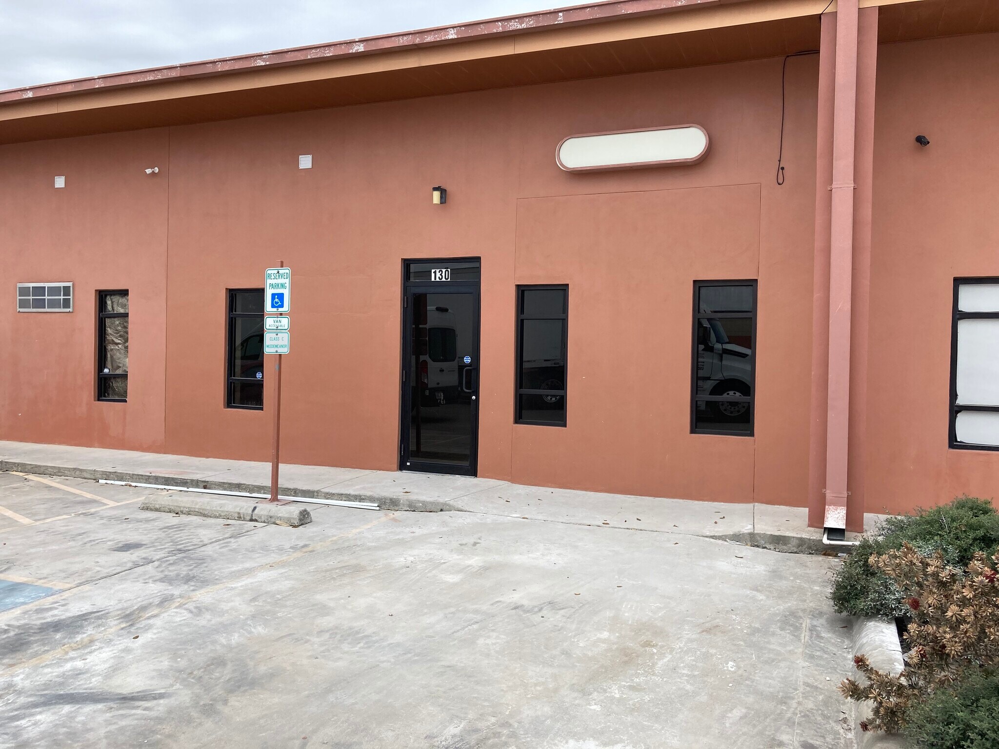 824 E Hackberry Ave, McAllen, TX for lease Building Photo- Image 1 of 11